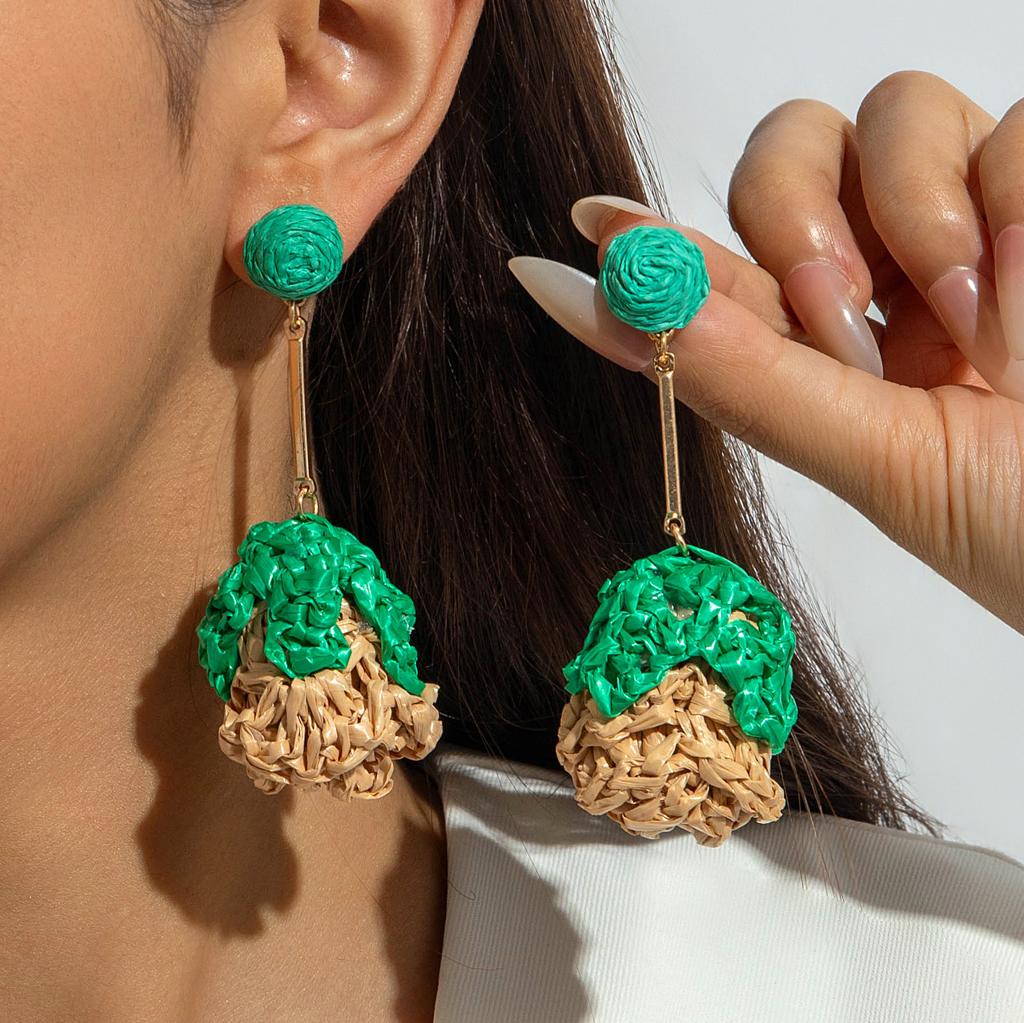 Summer hand-woven raffia stud earrings women's sweet temperament earrings pastoral atmosphere flower earrings