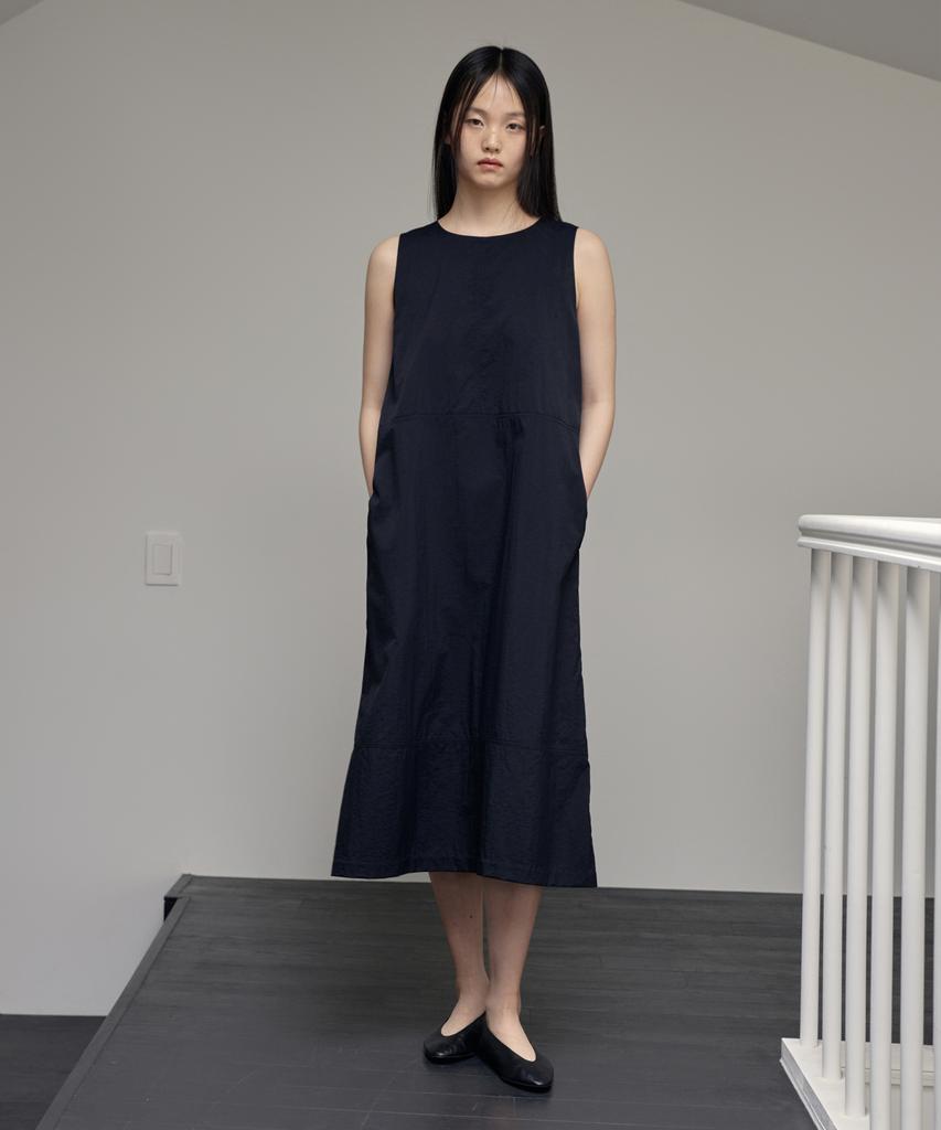 38 Come On Common Relaxed Sleeveless Dress (Black)