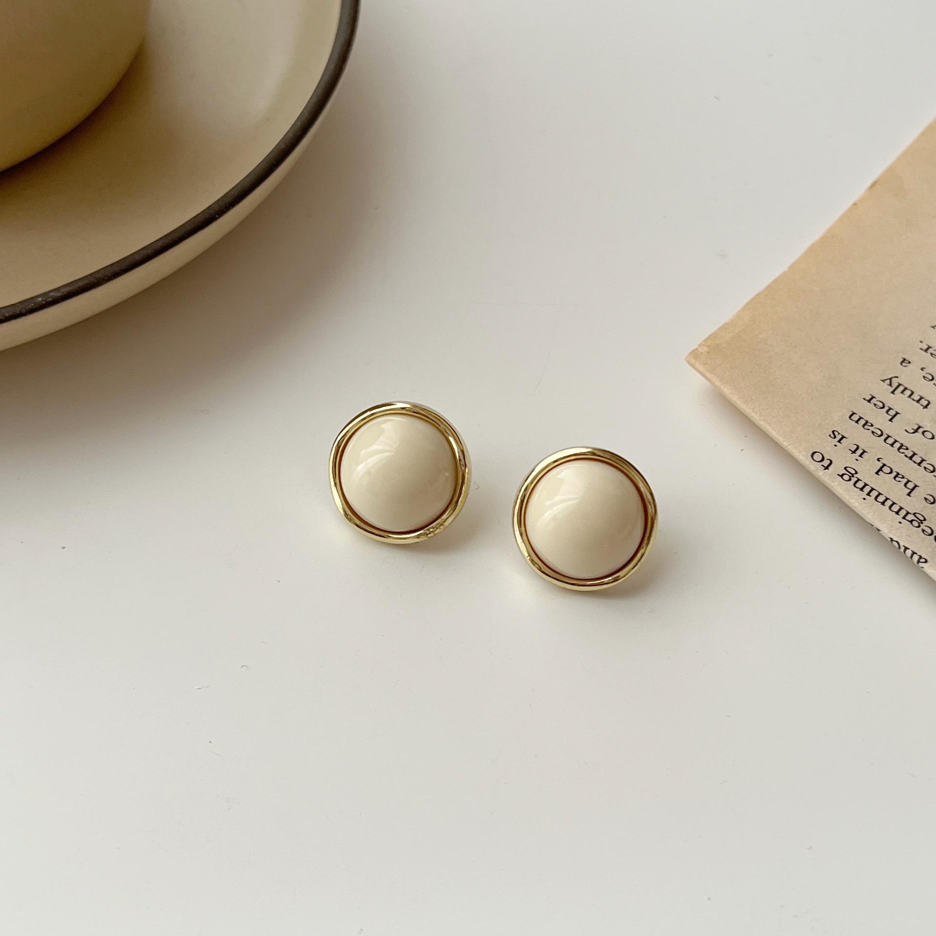 

French Temperament White Geometric Earrings Fashion Women Jewelry Accessories 2025
