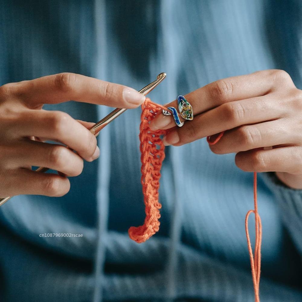 1pc Adjustable Crochet Tension Cute Ring Beginner Knitting Crochet Hook Ring Yarn Guide Finger Holders Thimbles Winder Tools