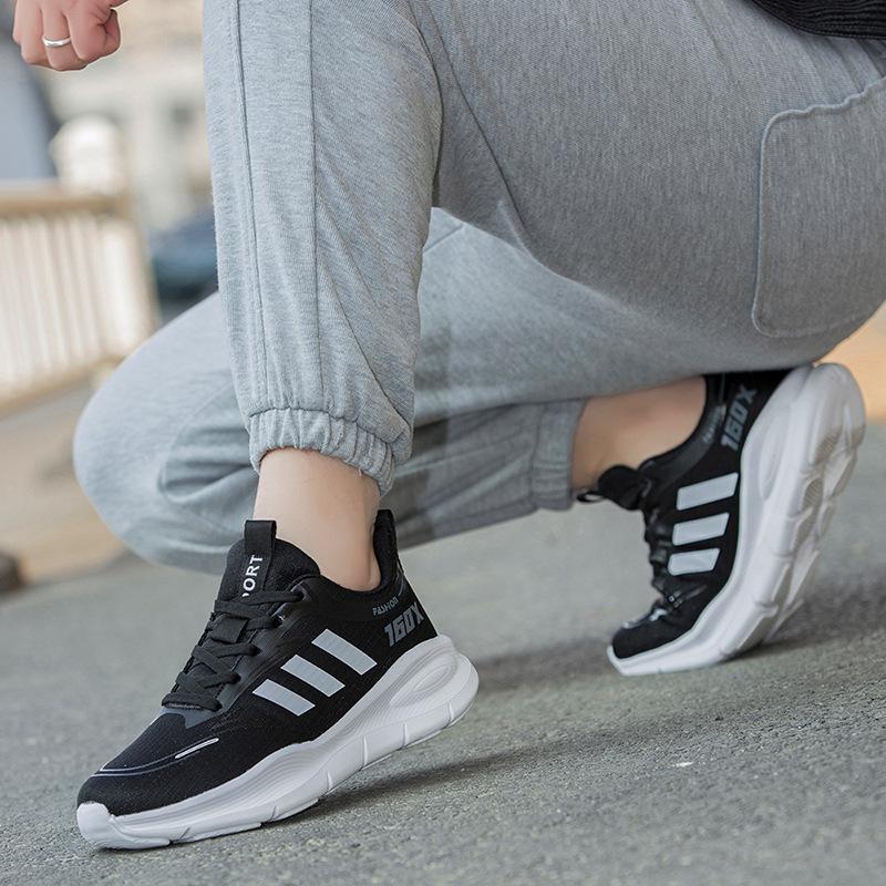 Sneakers breathable and non-smelly feet mesh high rebound soft sole shock absorption ultra-light men's and women's running shoes large size fly-woven