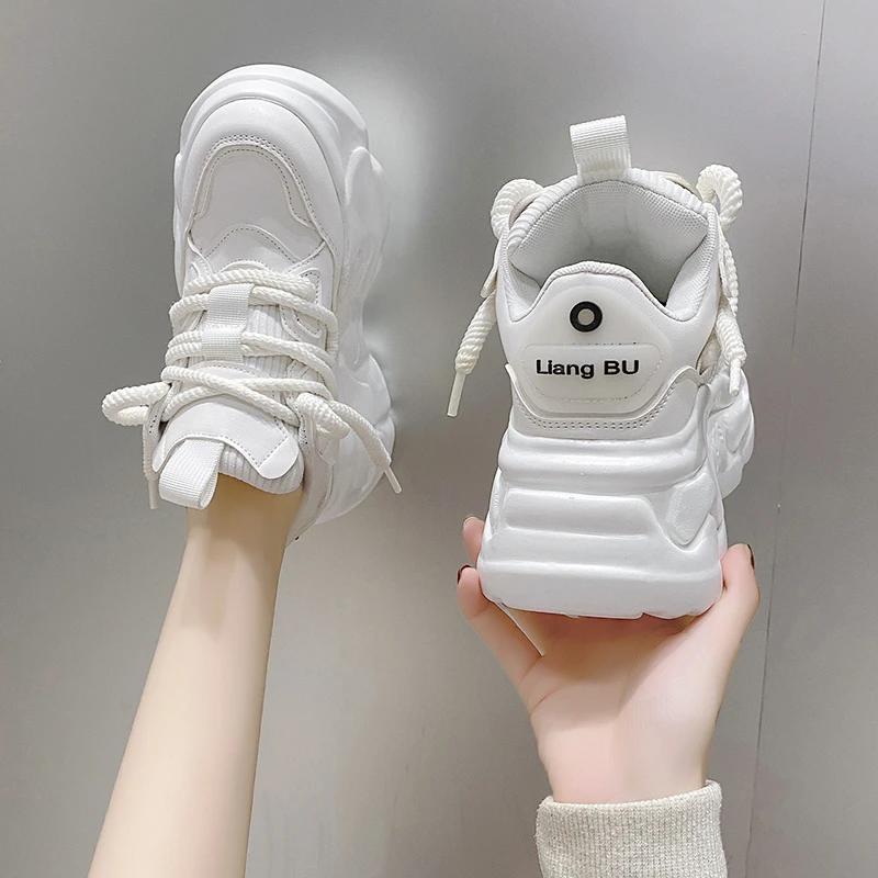 Mote Pluss størrelse 43 Dame Høye Platform Uformelle Skinnsko Nye Høst Chunky Sneakers 7CM Kilehæl Skjulte Hæler Fritidssko Dame