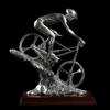 Harz-Handwerk Realistische Figurenskulptur Mountainbike Silberner Sportler Radfahrerfigur Heimdekorationszubehör
