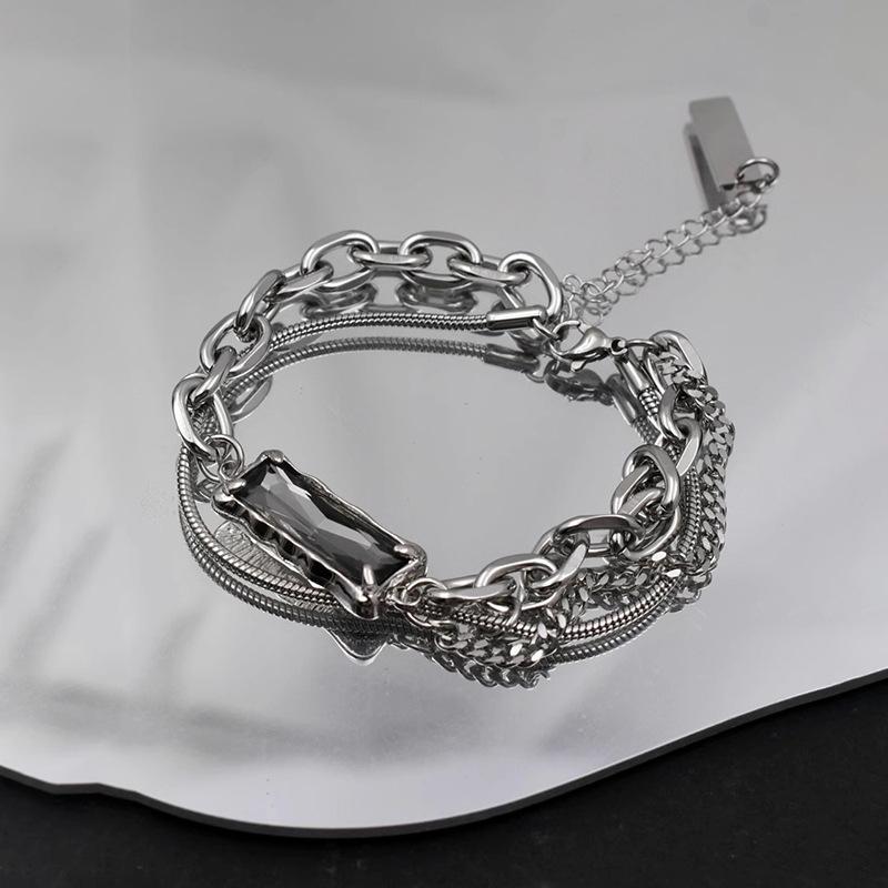 Silbernes Geschichtetes Gestapeltes Schwarzes Kristallarmband für Damen Dunkles Gotisches Vielseitiges Kettenglied Verstellbares Armband