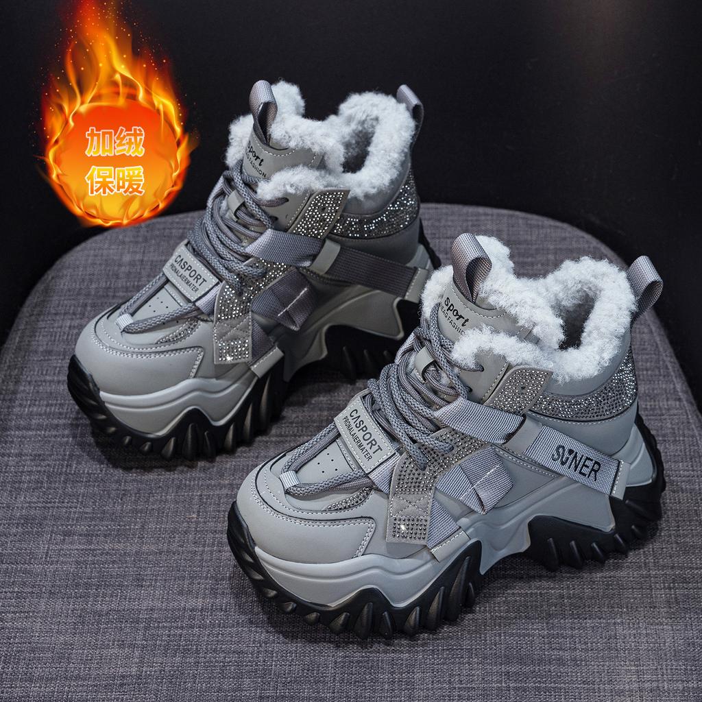 Plateau-Dad-Schuhe für Herbst und Winter sind lässig und aus Samt, um warm zu halten, und die Innensohle ist für kleine Personen erhöht.