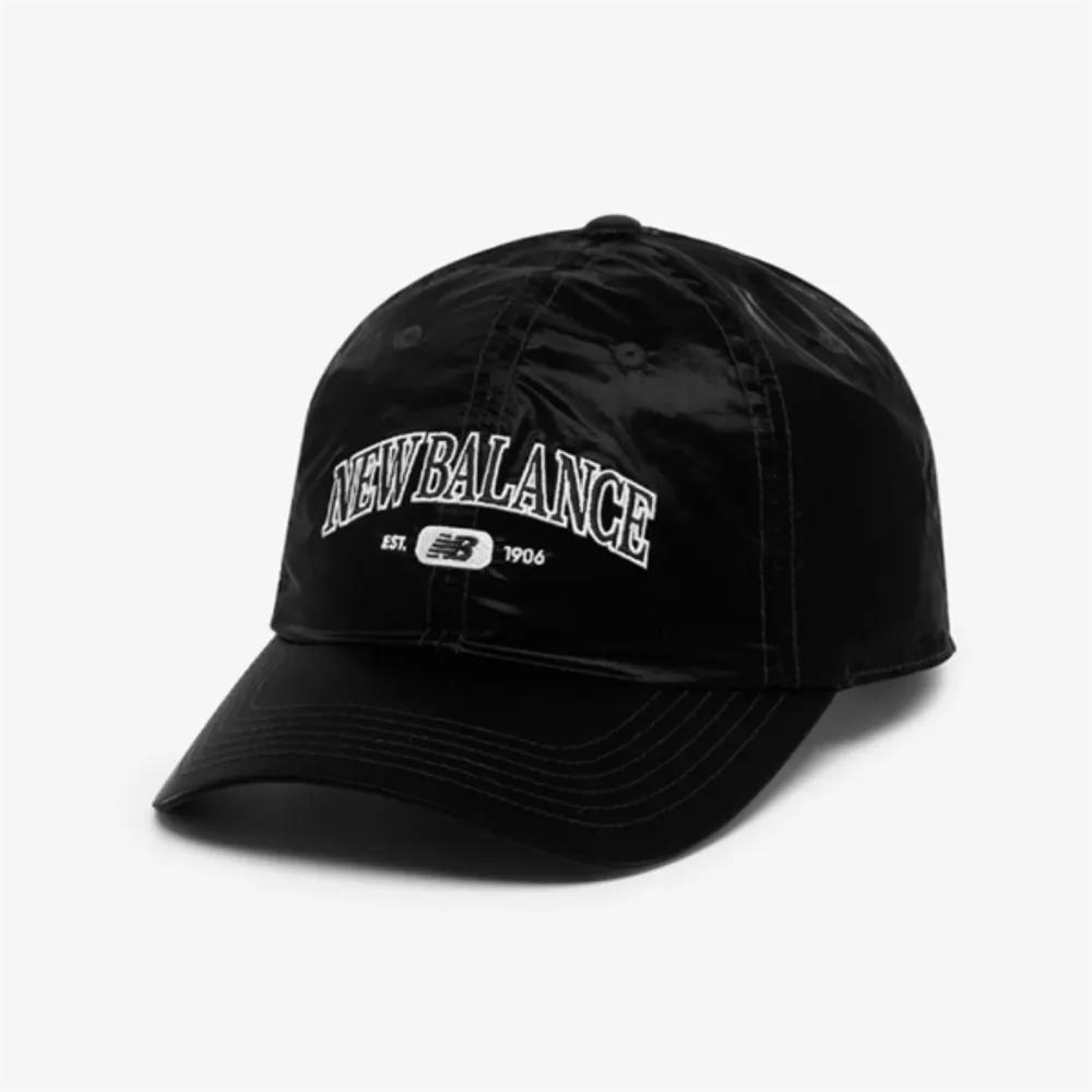 New Balance Arch Graphic Glossy Ball Cap B1 NBGDGS2202 19 91 1.NBGDGS2202 19