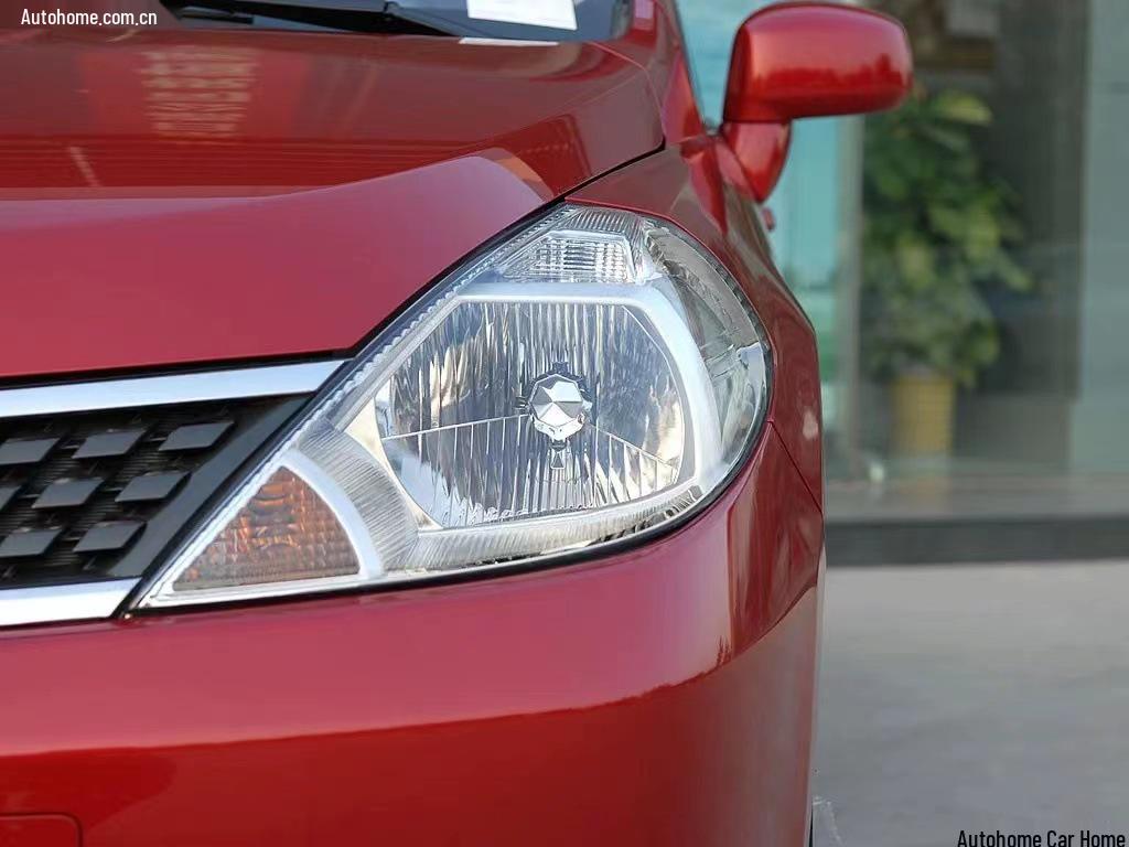 Tiida and Livina Headlight Assembly for 2005-2007 Models