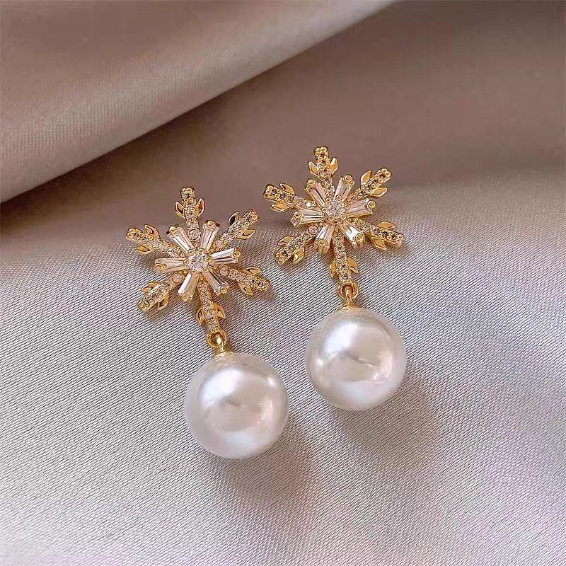 Elegant 2025 Zircon Snowflake Pearl Earrings - Luxury Autumn/Winter Design for Women