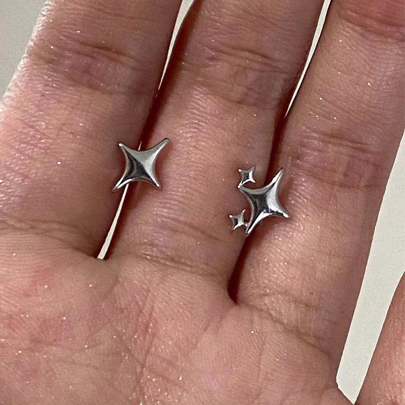 

Earring for Women, A Niche High-end Design with Exquisite Style, Small Earrings That Suit Any Occasion and Are Versatile in Use. Little Starlight