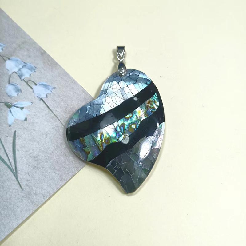 Seashell Heart Shaped Pendant Jewelry With Handcrafted Shell And Pearl For Casual Wear