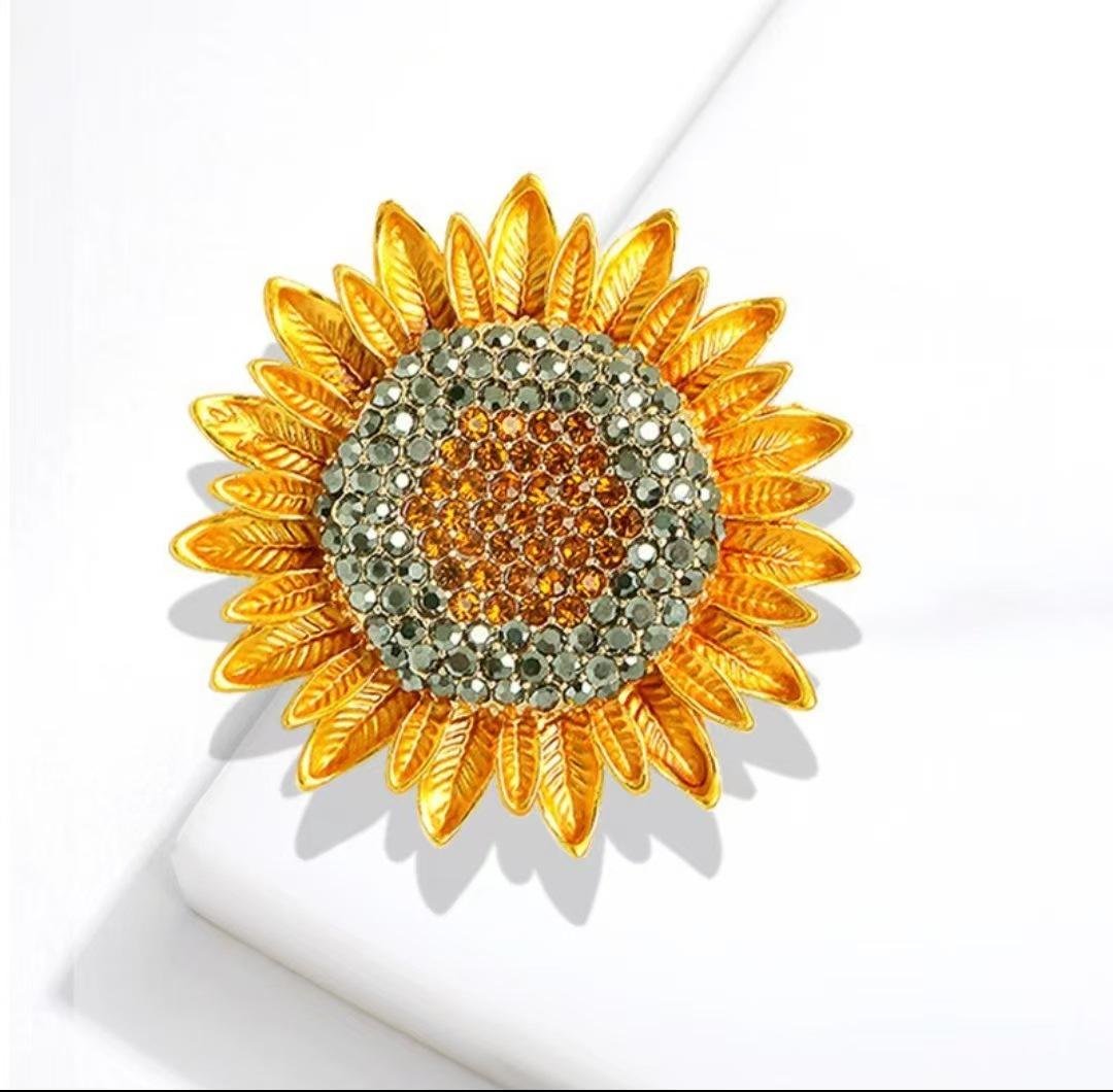 Korean Sunflower Pearl Brooch - Gold Aesthetic, Versatile, Round Design