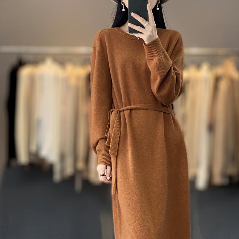 Woll-Schnürkleid mit Rundhalsausschnitt in Übergröße für Damen - Einfarbig, Herbst- & Winter-Strickstil