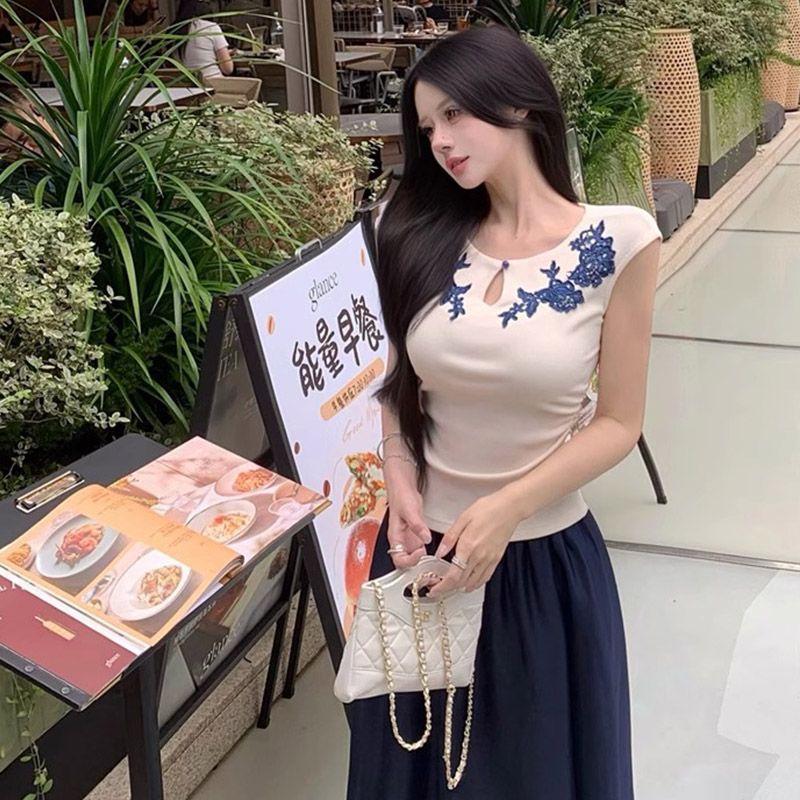 Temperament Sleeveless Skinny Top Women's Summer Slim Light Mature Style New Chinese Embossed Lace T-Shirt