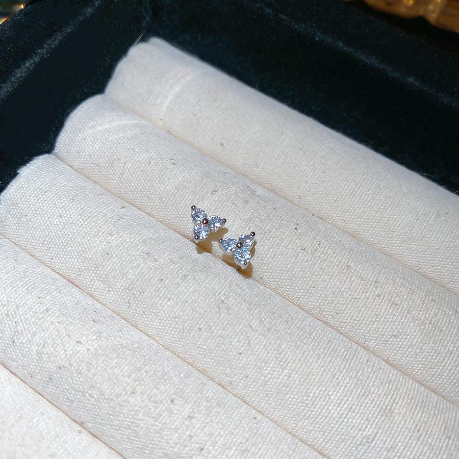 Zircon Mini Triangular Stud Earrings, Small and Exquisite Fashion High-end Earrings, Versatile Temperament Earrings.