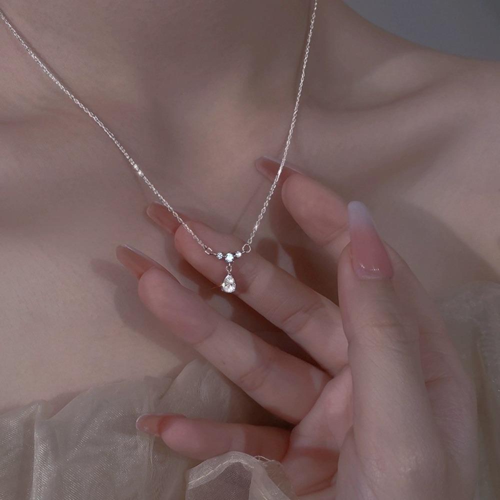 Luxury Exquisite Water Drop Necklace Romantic Style Simple High Class Necklace  Women