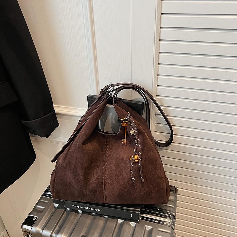 Retro Design Sense Niche Tote Bag Women's Solid Color New Winter Large-capacity Messenger Bag Versatile Commuter Bag