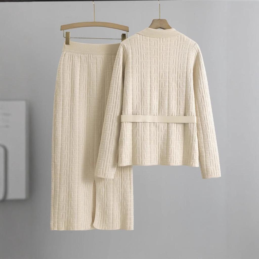 Dámská jarní a podzimní luxusní pletená souprava s kabátem se zeštíhlujícím límcem a sukní obepínající boky