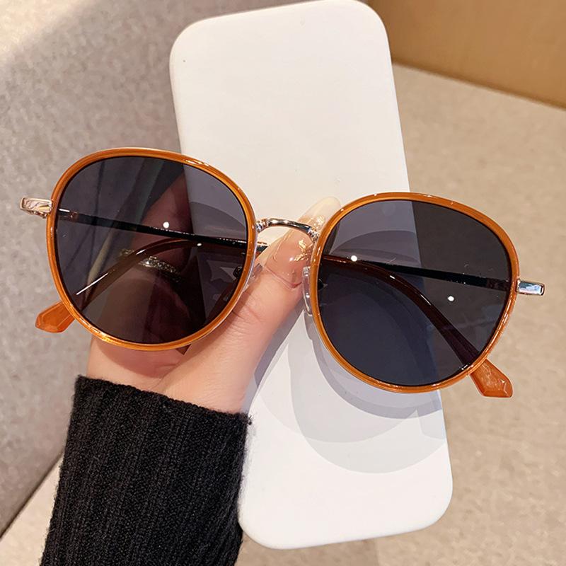 Vintage Round Sunglasses Women Black Large Frame Sun Glasses Metal Detail UV400 Fashion Eyewear Summer Beach Driving Goggles