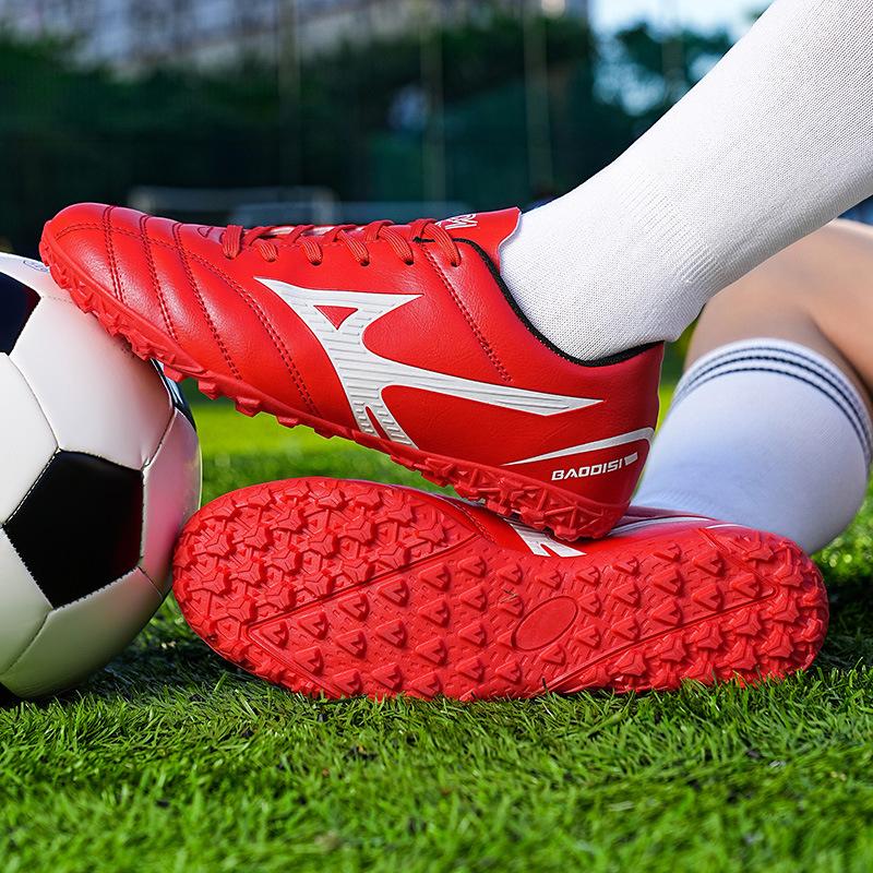 Source manufacturer, football shoes, boys, teenagers, children, primary school students, broken nails, training matches, football shoes
