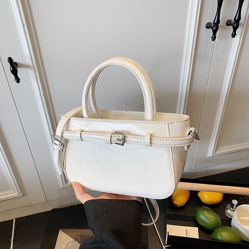

Bag women 2025 summer new fashion go out handbag niche simple commuter messenger lock small square bag