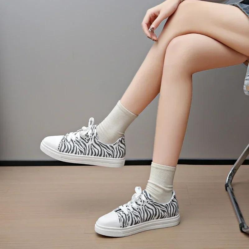 Fashionable/Comfortable Flat-soled Sneakers Round-toe Sports Shoes for Women Summer Lightweight Non-slip Breathable Casual Shoes