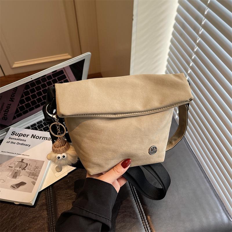 Autumn And Winter Niche Mobile Phone Bag Women'S Versatile Casual Nylon Messenger Bag Commuter Small Bag
