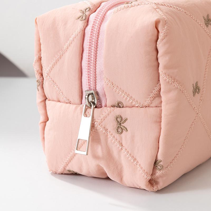 Women'S Cute Bow Quilted Makeup Bag Case Portable Travel Brush Wash Toiletry Bag For Women Cosmetic Organizer Pouch