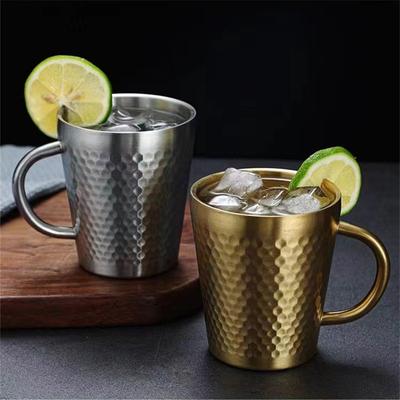 Kreativer Kaffee- und Bierkrug mit Hammerstruktur und Henkel, Edelstahlbecher, doppelwandig, für Tee und Getränke, Trinkgeschirr für die Homebar, 300 ml