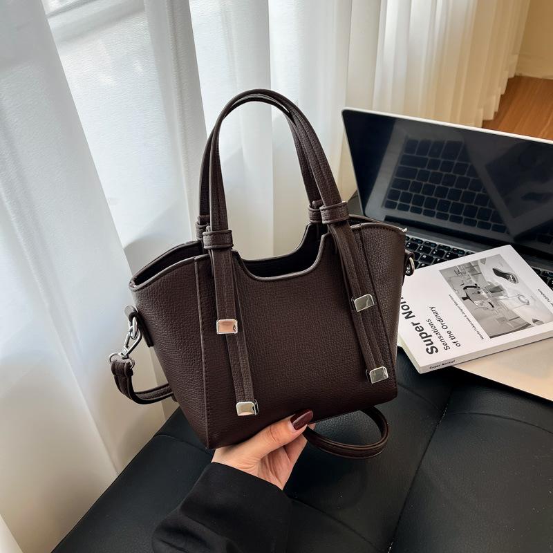 This Year's Popular Bag Women's Large Capacity 2025 New Niche Design Fashion Messenger Bag Portable Bucket Bag
