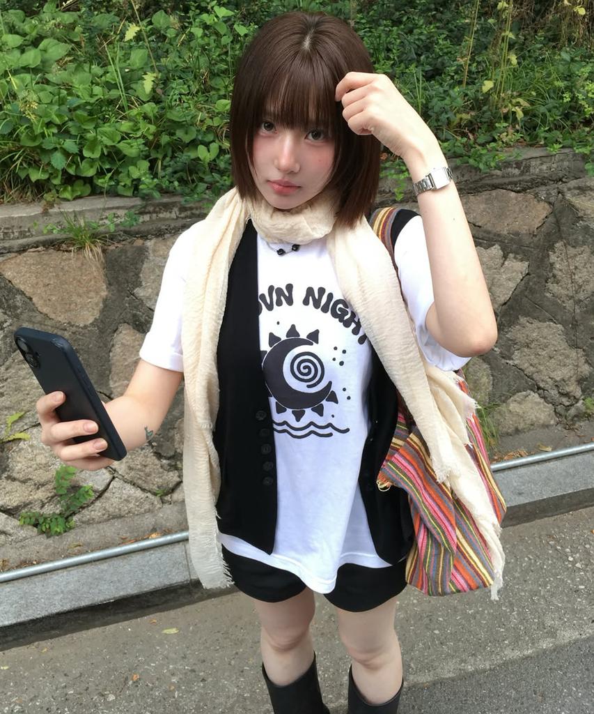 Mubeun Night Graphic Short Sleeve T-Shirt White