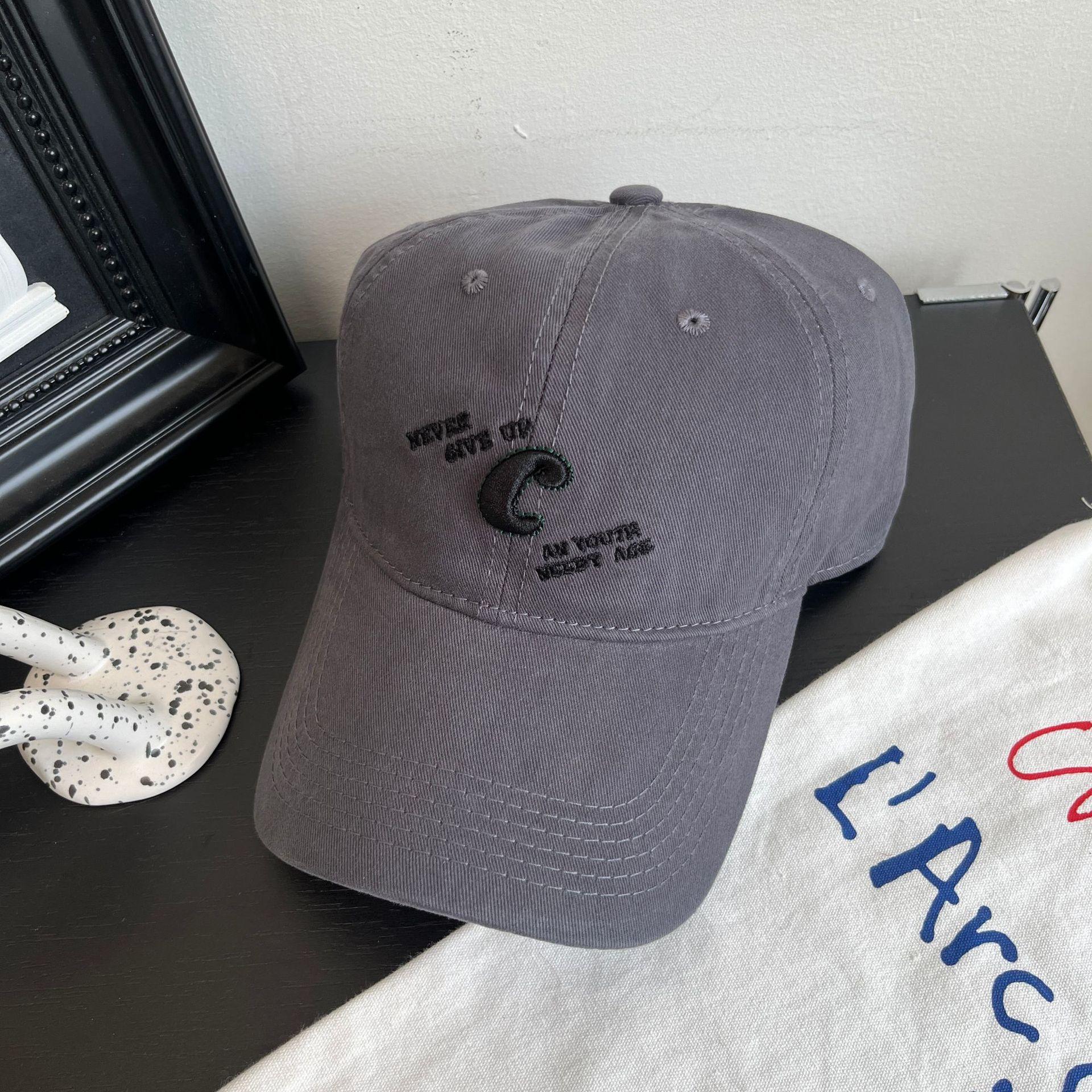 

Шапка женская весенняя универсальная вышитая буква C мягкая бейсболка кепка Shade Face маленькая парочка кепка мужская M（56-58cm） серый