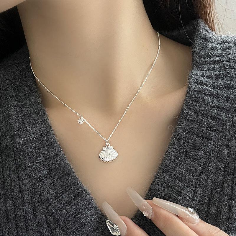 A Beizi Shell Necklace Women's Pendant with Advanced Design Sense Sweater Chain Hip Hop Style