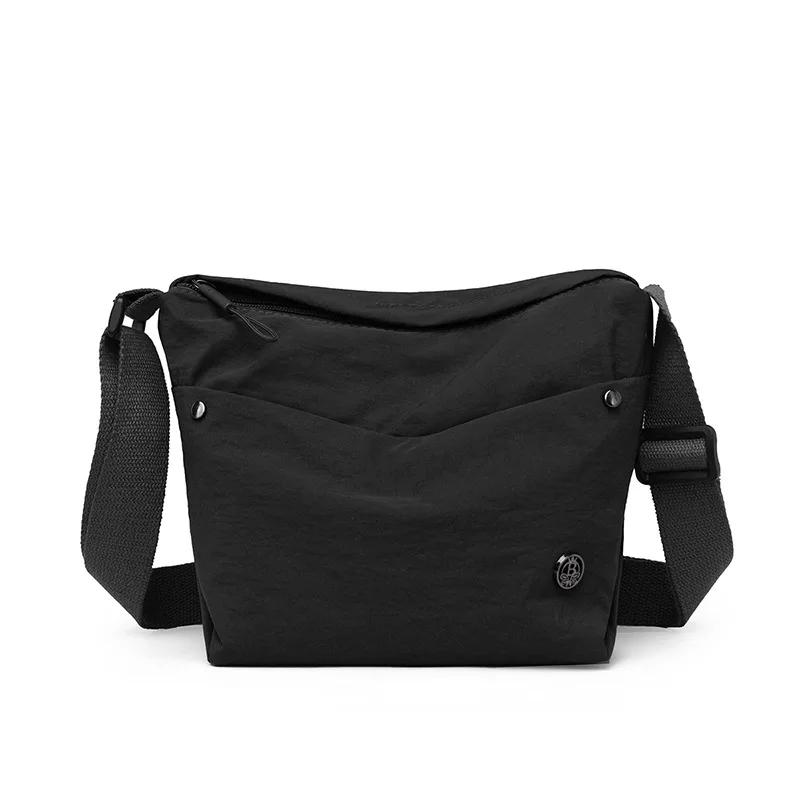 Ladies Fashion Nylon Messenger Bag-Spacious And Light, Versatile Solid Color, Zipper Opening And Closing, Suitable For Daily Use