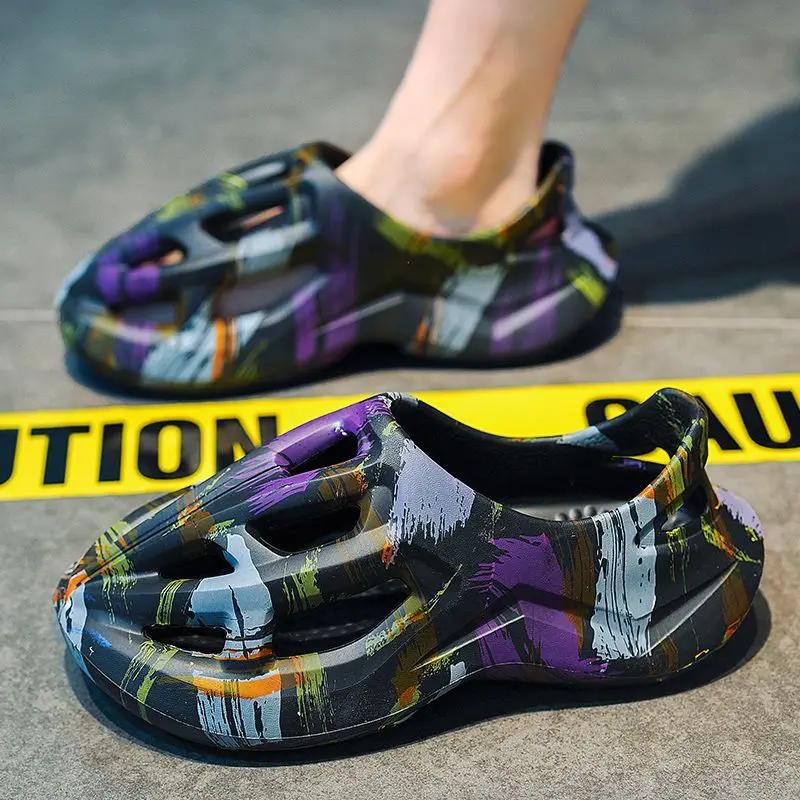 Fashion Ultralight Men's Sandal Breathable Hole Shoes Barefoot Wholesale Pvc Stylish 2025 Styles Summer Sale High Quality Eva Male Shoe