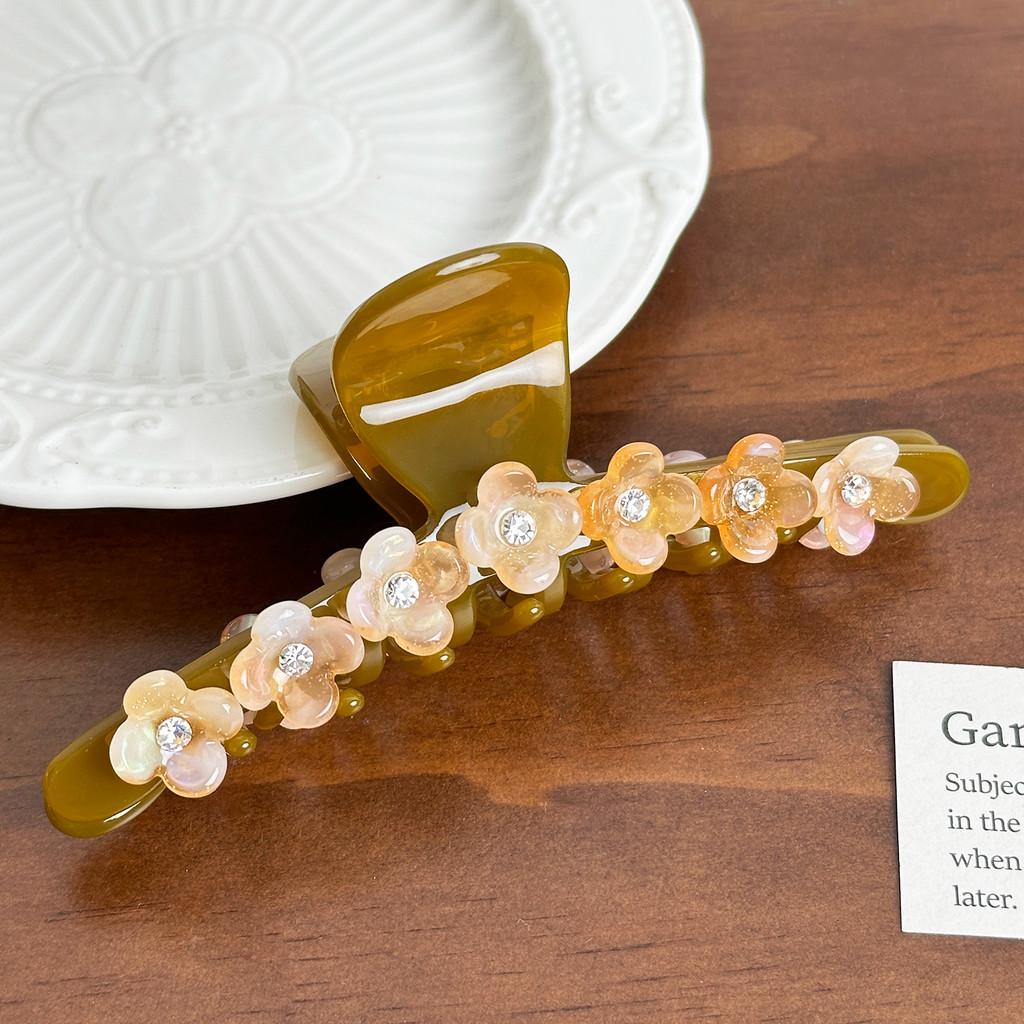 Luxurious Oversized Hair Claw Clip With Stunning Floral Accents For Stylish Women