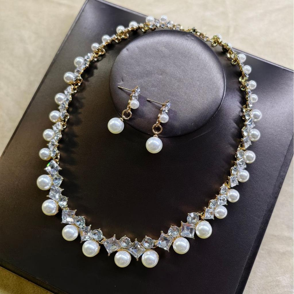 2026 Jewelry Pearl Gemstone Necklace Set Women's Light Luxury Niche Versatile Sweater Chain Collarbone Chain Alloy