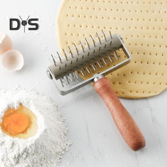 Non Stick Pizza Needle Roller Labor Saving Wood Tasty Bread Pastry Hole Puncher