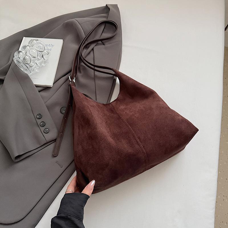 Retro Design Sense Niche Tote Bag Women's Solid Color New Winter Large-capacity Messenger Bag Versatile Commuter Bag