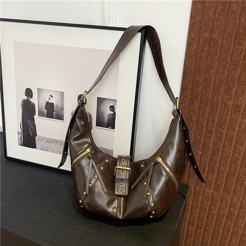 Bag women's large capacity 2025 new autumn and winter versatile rivet shoulder messenger bag fashion this year popular dumpling bag