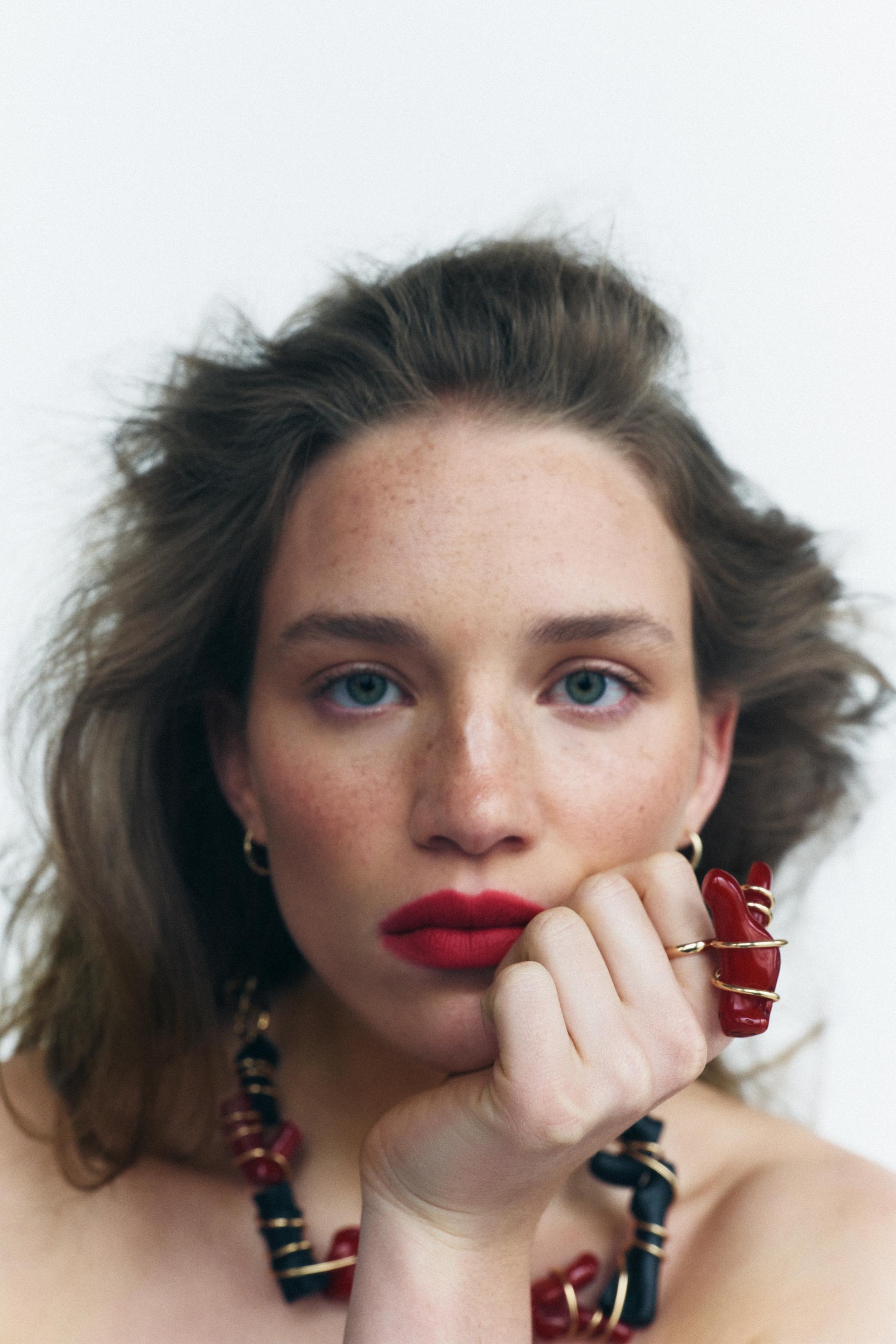 

КОЛЬЦО С КОРАЛЛОВЫМ ЭФФЕКТОМ