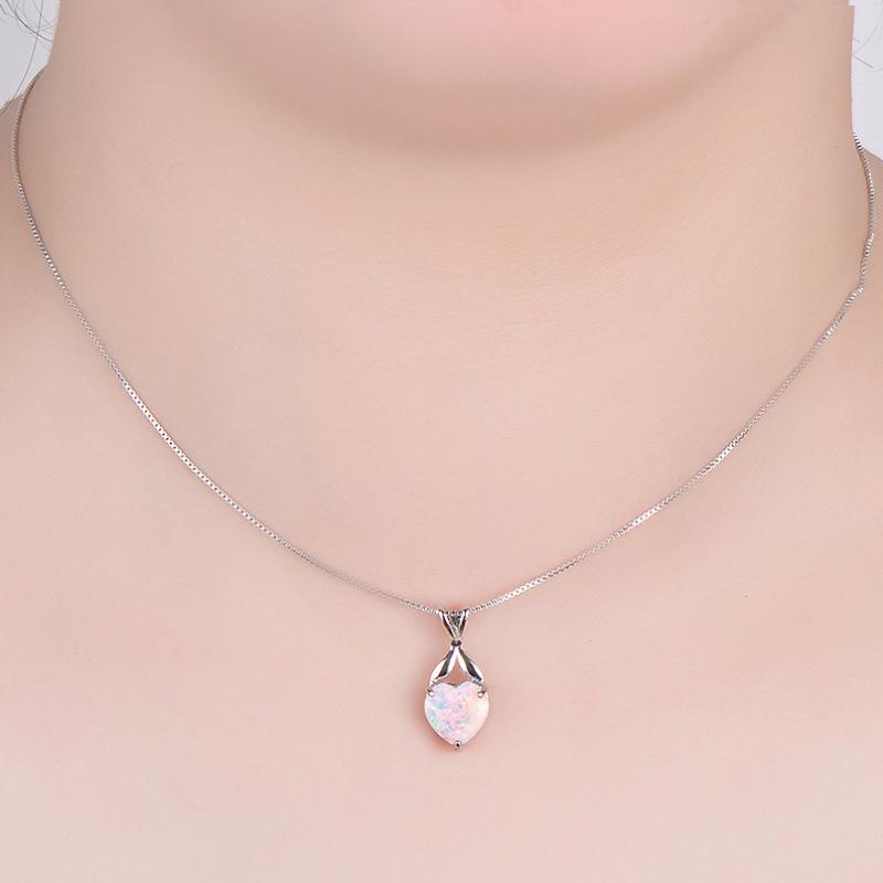 Platform necklace, three-claw white peach heart opal pendant, exquisite personalized item.