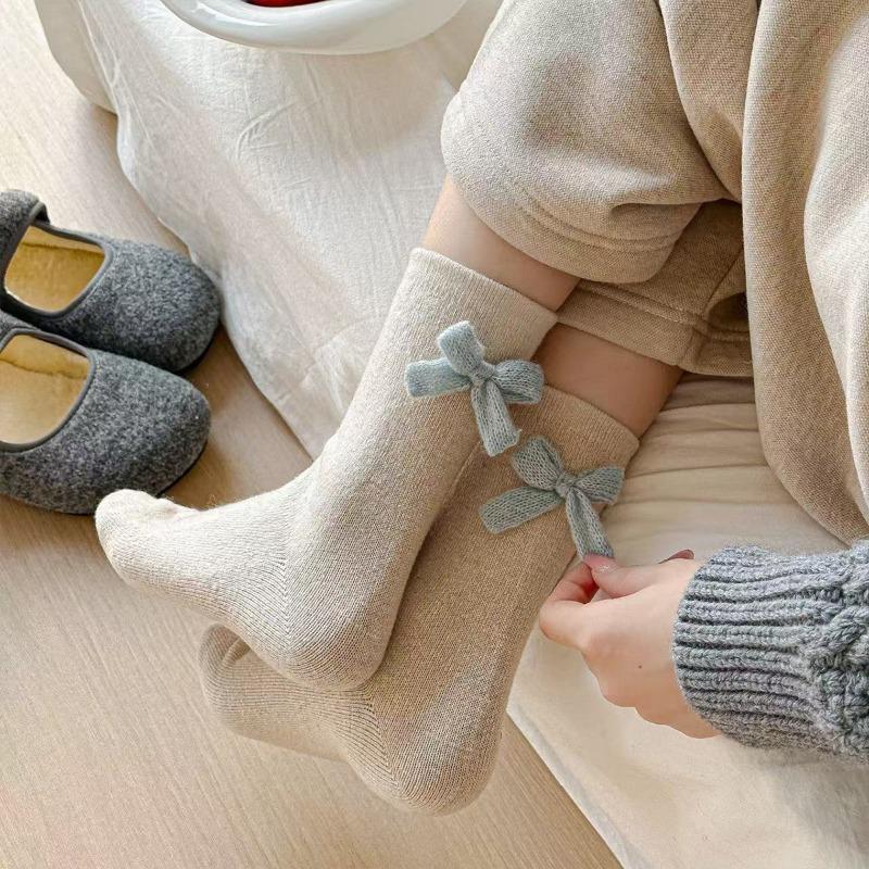 5 Pairs of Women's Autumn and Winter Sweat Absorbing and Warm Woolen Bow Mid  Top Stack Socks