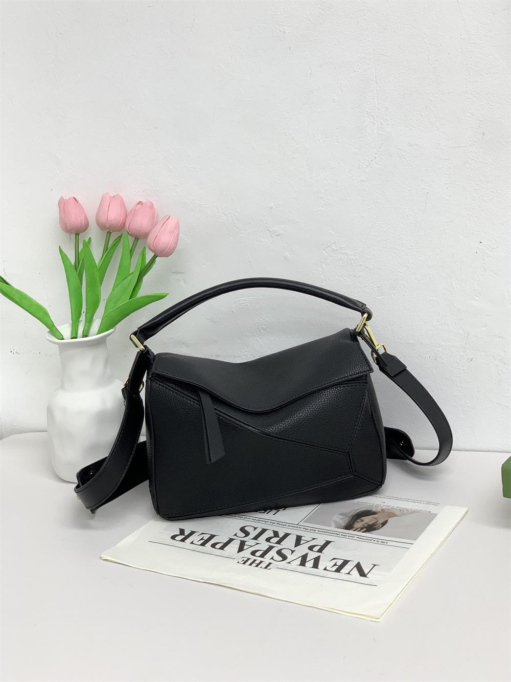 

Сумка-подушка с геометрическим узором 2024 года осень/зима: Большая вместительная сумка через плечо на одно плечо с контрастной строчкой для женщин 20cm чёрный