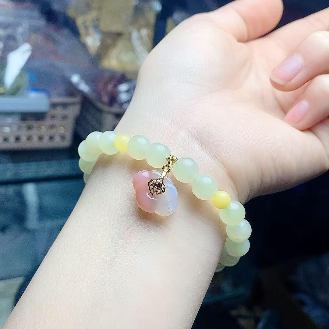 Exquisite Unisex Hetian Jade Bracelet with Auspicious Clouds Design