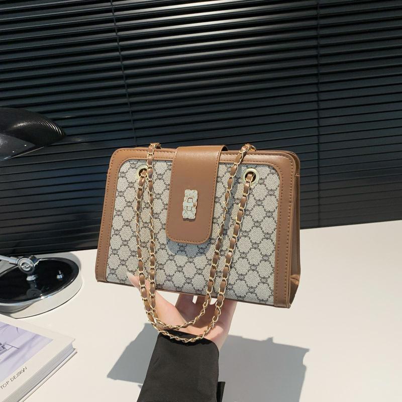 Bag Women's 2025 Summer New Large Capacity Personalized Chain Bag Fashion One Shoulder Simple Crossbody Bag Small Square Bag