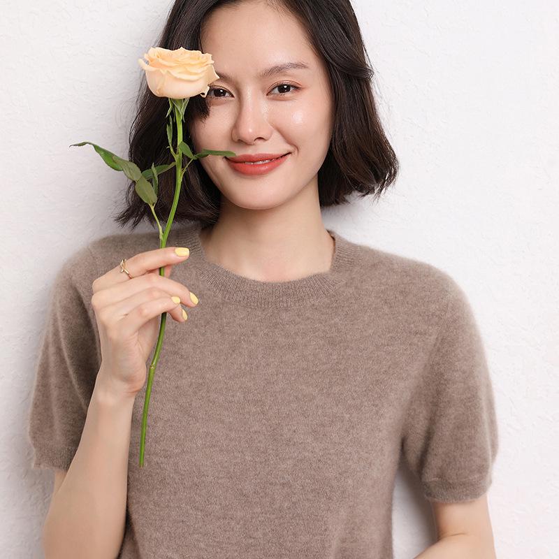 Women's Cashmere Knitwear: 2023 Autumn/Winter Loose Fit, Round Neck, Half Sleeve, Solid Color Base Layer.