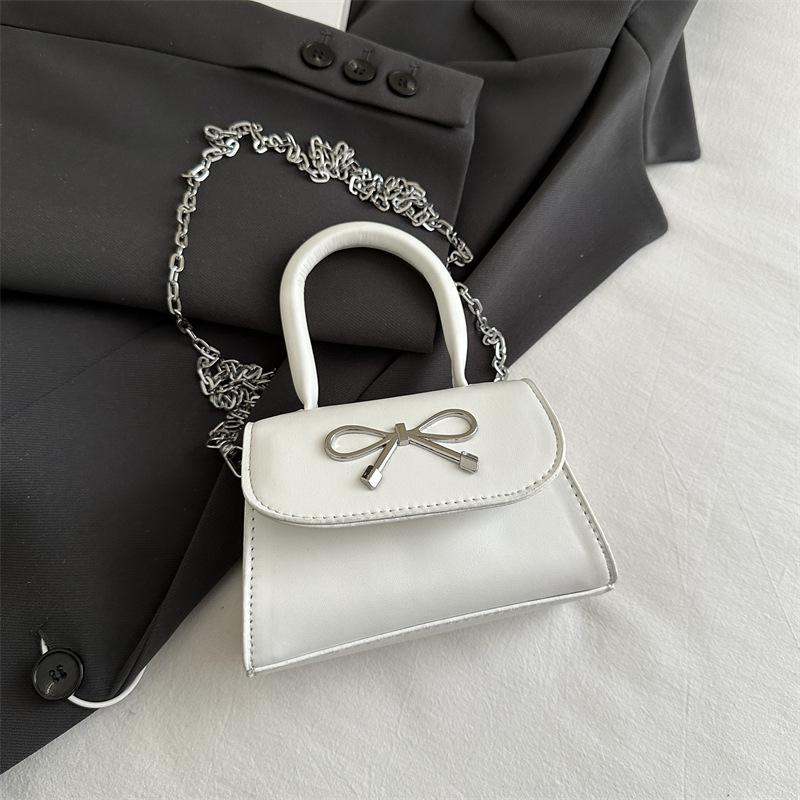 

Нишевая дизайнерская сумка женская 2025 новая модная универсальная сумочка высокого класса текстура зарубежный стиль плечевая сумка-мессенджер белый