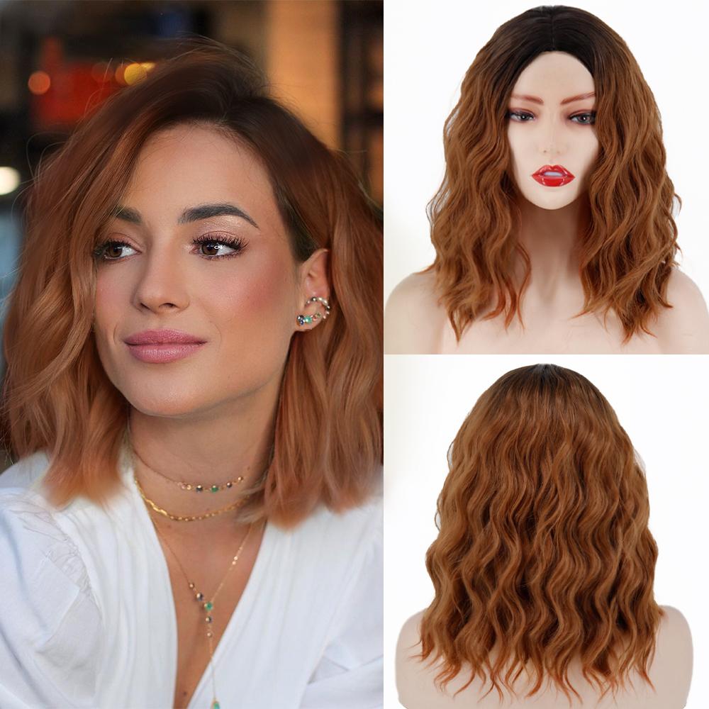 

MERISIHAIR Коричневые короткие волнистые парики с челкой, светлые волосы для женщин, натуральный термостойкий синтетический парик, повседневная одежда, вьющиеся волосы для косплея CN