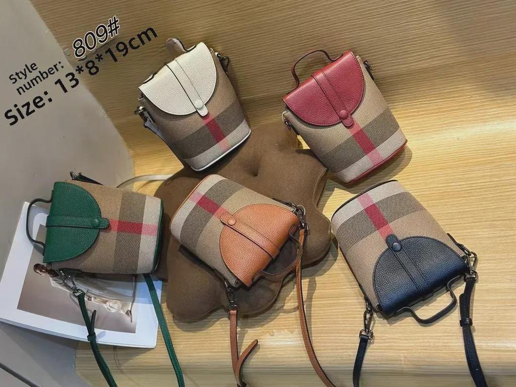 Light Luxury Leather Women's Mini Shoulder Bag - Stylish Plaid Design, Lightweight, Versatile Crossbody Handbag.