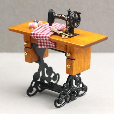 Miniaturní šicí stroj ve vintage stylu pro domečky pro panenky, 1:Kovové šicí strojové doplňky v měřítku 1:12 pro domácí dekoraci